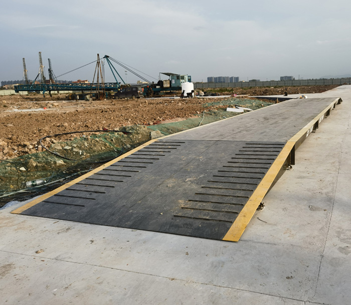 建筑工地3米x18米-80噸數(shù)字地磅帶雙鋼斜坡