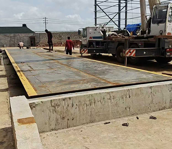 出口尼日利亞3.5米x20米-120噸電子地磅安裝現(xiàn)場(chǎng)